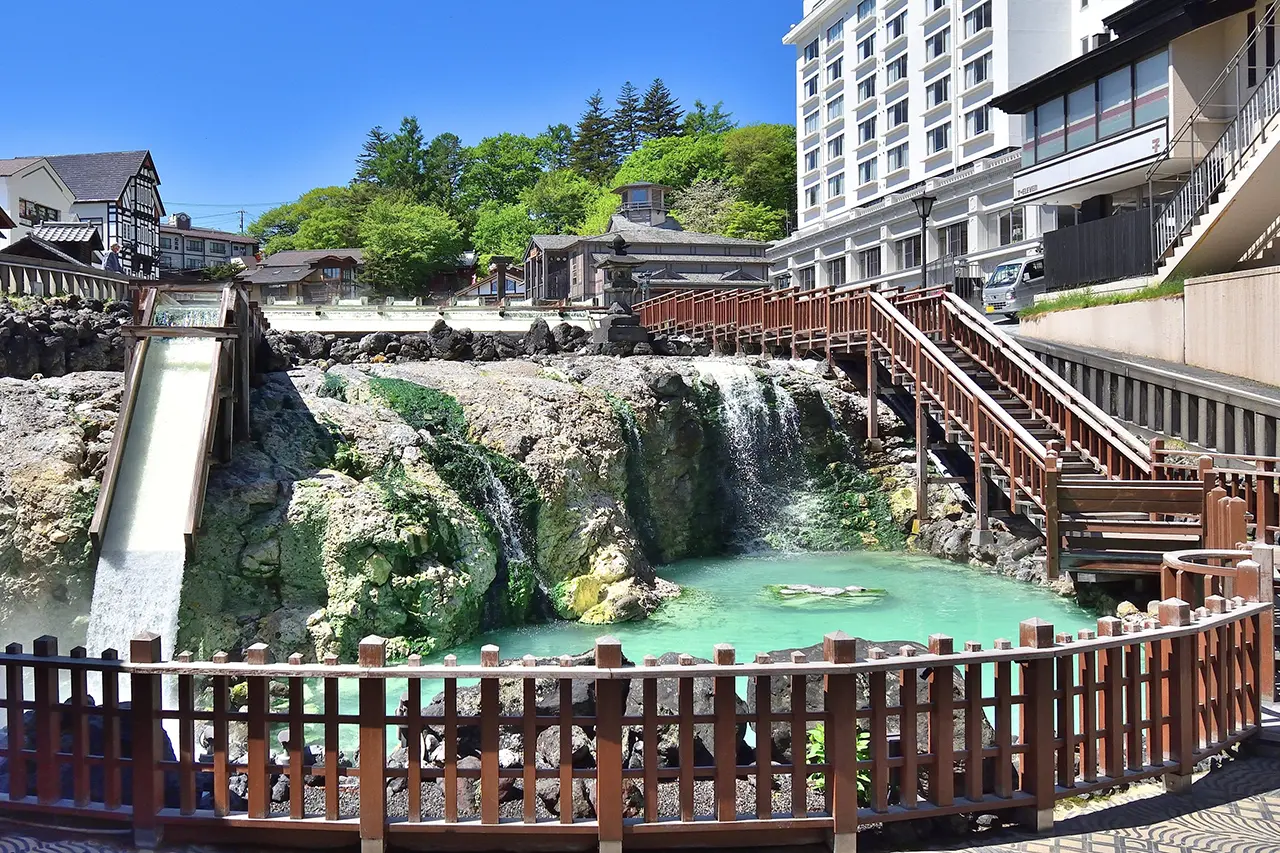 群馬県の金融車買取サービス 1 群馬県・草津温泉の湯畑